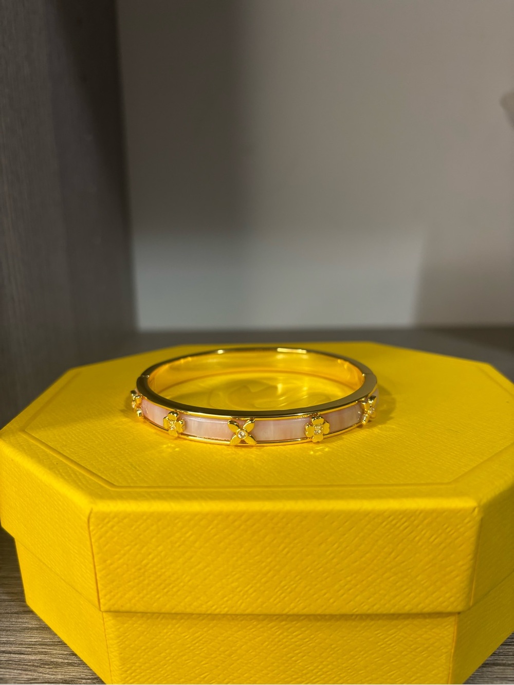 NWOT Kate Spade New York Heritage Bloom Hinged Bangle